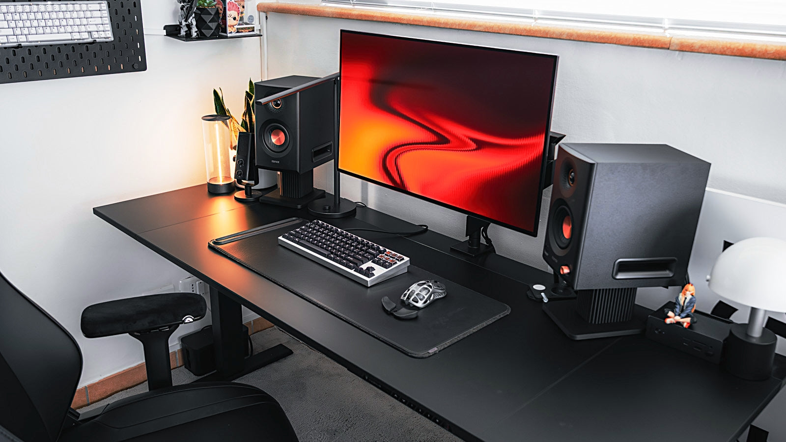 Edifier MR5: ecoustics editor's Choice 2025